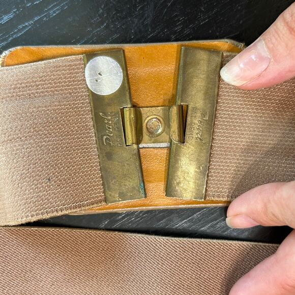 Beige Stretch Waist Belt M/L- Vintage Pearl Brand- with Snakeskin buckle accent - Picture 3 of 5